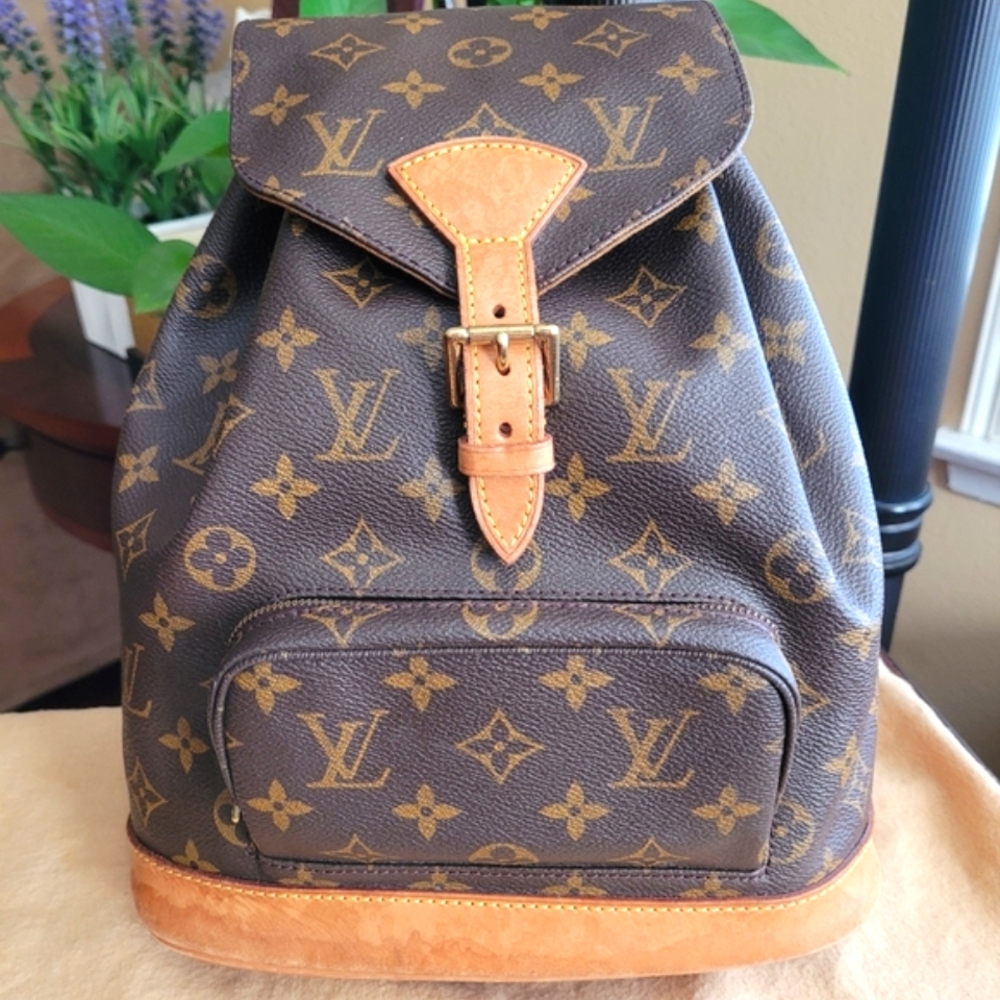 💎Authentic Louis Vuitton MM Montsouris Backpack